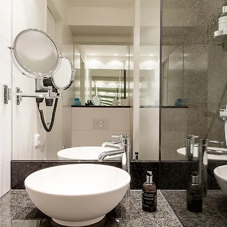 One Hotell 3*